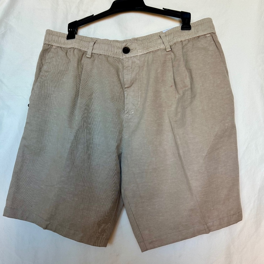 Men's White Sand Shorts Wheat color waist 35